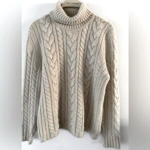 Johnston's of Elgin Cashmere Made in Scotland Cashmere Cable Knit Sweater